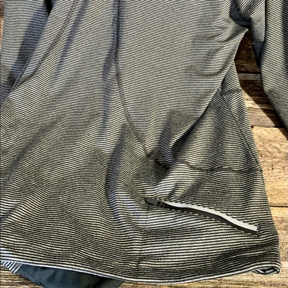 HYBA Athletic Work Out Top Brand New Black Grey Stripe Size 2 X - Picture 2 of 5